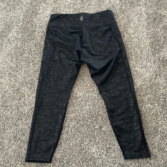 Women’s black leggings with cheetah print - Picture 2 of 2